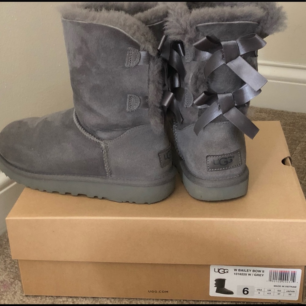 UGG w/Bailey bows